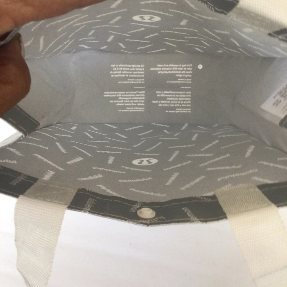LULULEMON SILVER SMALL REUSABLE TOTE HOLIDAY 2022